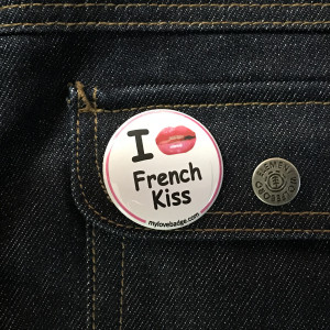 BADGE I LOVE FRENCH KISS