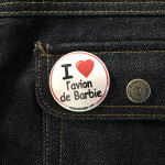 BADGE I LOVE L'AVION DE BARBIE